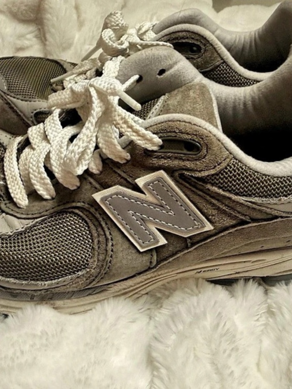 New Balance 2002R Women's Sneakers Gray US 8